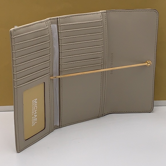 MICHAEL KORS JET SET TRAVEL LARGE TRIFOLD WALLET LIGHT SAND COLOR - Picture 8 of 16